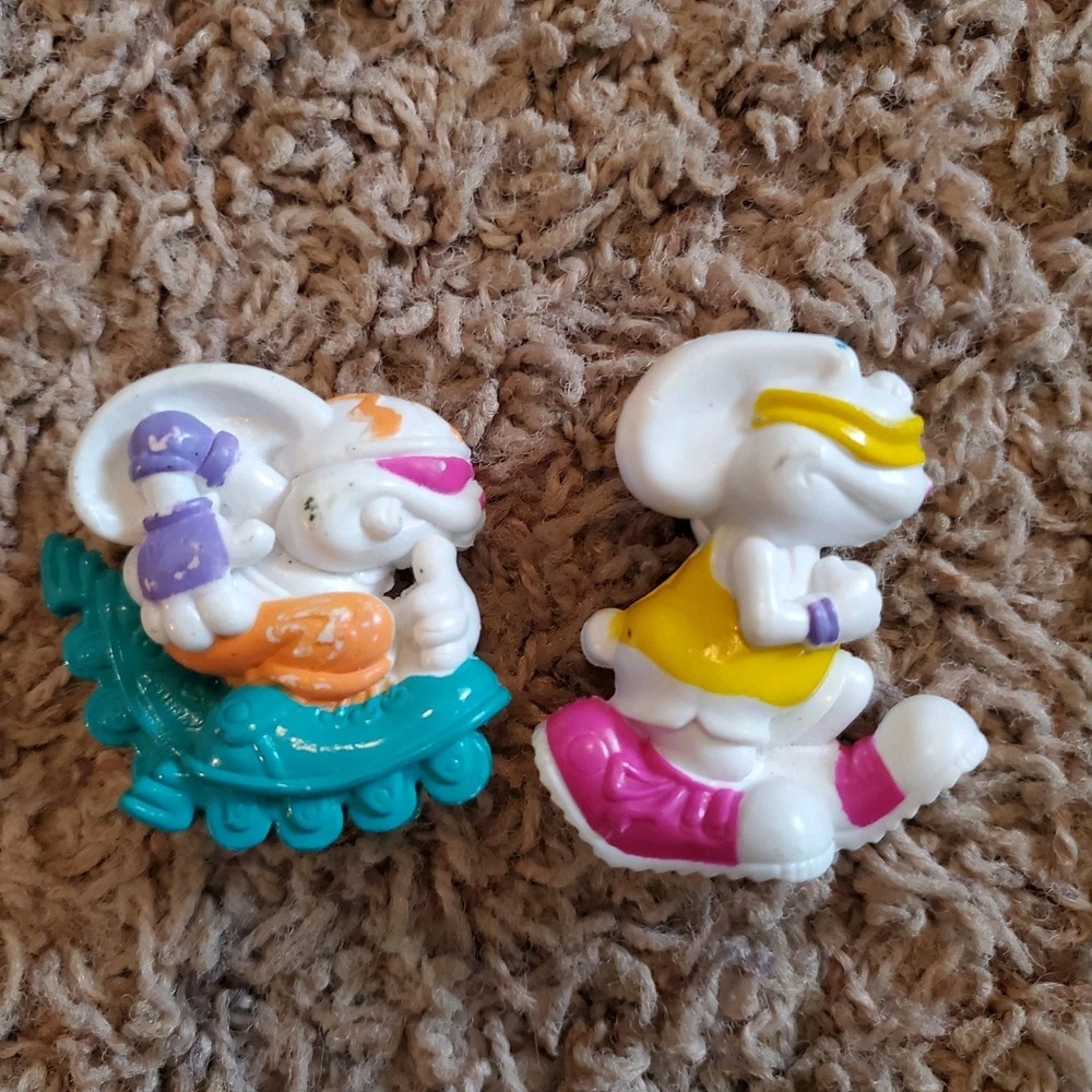 Lot of 2 Vintage 1994 Hardees‎ Speed Bunnies